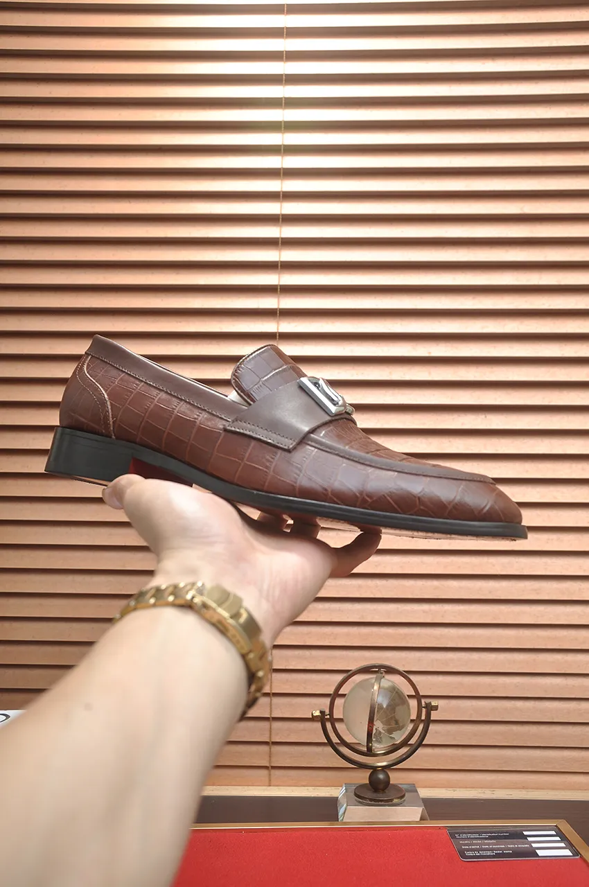 Men's men's shoes 💰500💶🌲 DG top 🔍🔍Men's new leather shoes 🚹 are on sale at the same time at the counter ⚠The uppers are imported cowhide from Italy, the entire imported cowhide lining, imported accessories 💪💪, completely 1⃣️ vs 1⃣️ replica 🇮 🇹💪💪, ⚠Sole: The original sole is specially provided by the original factory, the exclusive movable molded sole is super comfortable, ⚠The original factory follows the order, 🔍🔍high quality, you can enter and exit the counter at will, welcome to compare ⚠Size: 38-44 (45 customized)